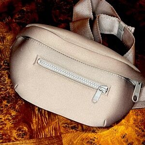 Designer DAGNE DOVER ~ Mauve Neoprene Fanny Pack ~ Adjustable Waist Belt